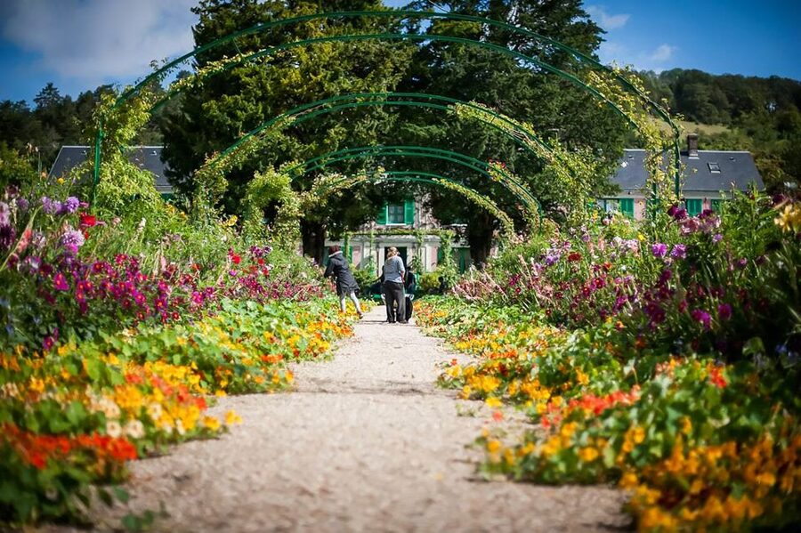 Giverny: Monet's House and Gardens Guided Tour - Skip-the-Line Entry and the Separate Entrance Advantage