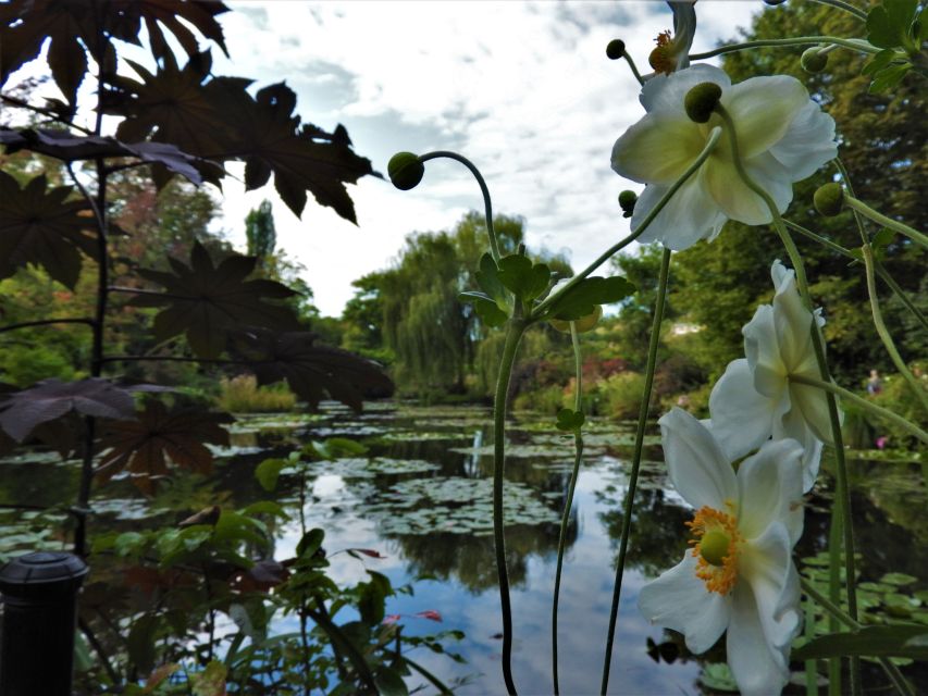 Giverny: Monet’s House and Gardens Skip-the-Line Tour - Who this 2-hour Monet tour is best for