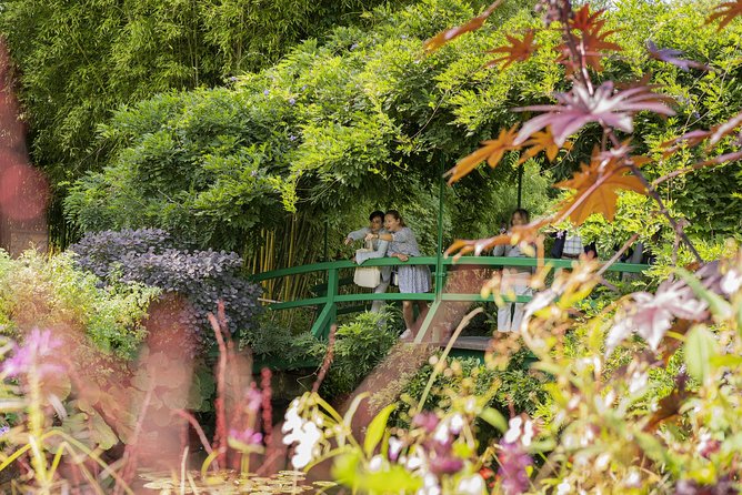 Giverny & Monet's House Audio Guided Half-day Tour from Paris - The audio guide setup: phone app, no Wi-Fi, and headphone reality