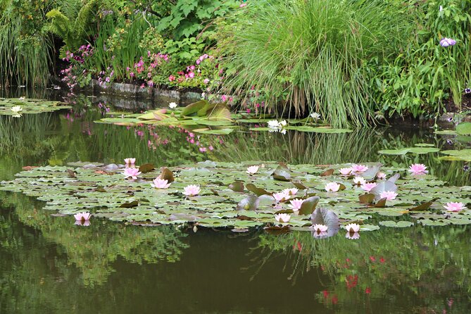Giverny Small-Group Minivan with Hotel Pickup or Meeting Point - Giverny village time: lunch, strolling streets, and small extras