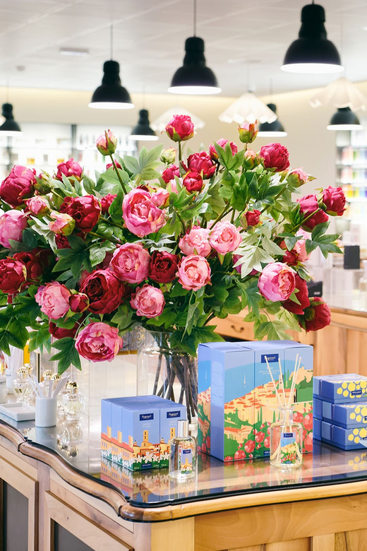 Grasse: Perfume Making Class and Fragonard Factory Tour - Strong Scents, Standing Mix Tables, and Hearing the Intro
