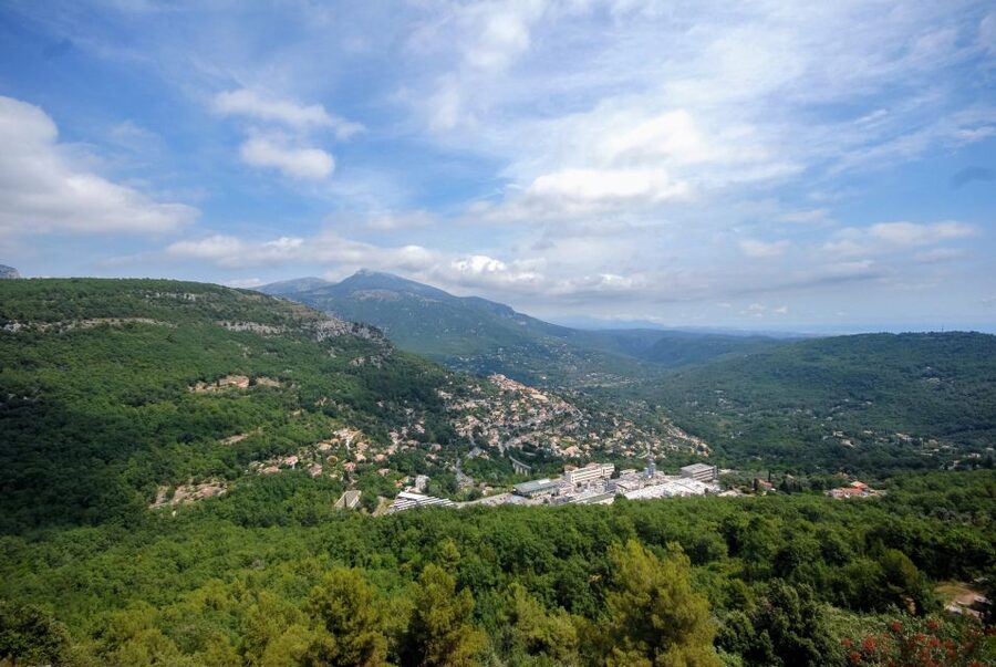 Grasse, Valbonne & Gourdon: Day Tour with Wine Tasting - Gourdon, the Eagle’s Nest, and its castle collections