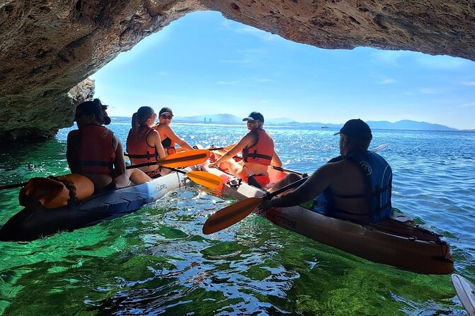 Guided kayak excursion in creeks - Marseille from a kayak, not a viewpoint