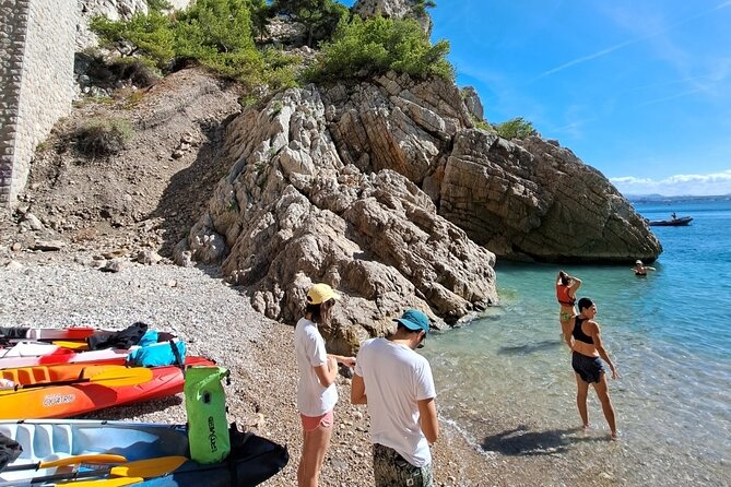 Guided kayak excursion in creeks - Safety and group control: what to look for on the day