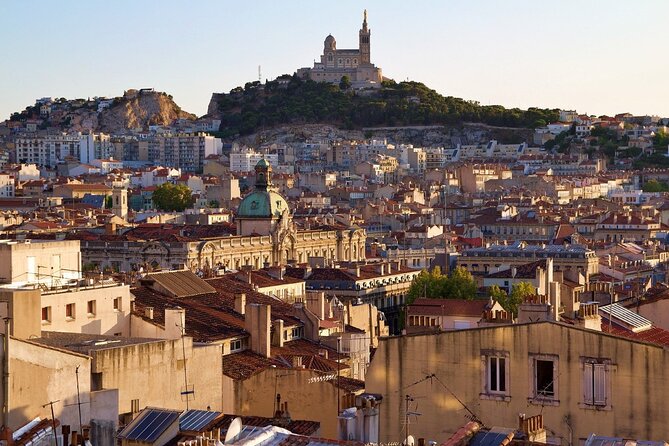 Guided Tour in Marseille: Vieux Port & Old City - Getting Your Bearings at Le Vieux Port