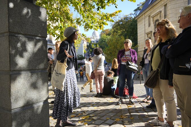 Guided tour of Montmartre in songs with a professional - The Mur des Je t’aime and the Dalida-themed stops you will actually talk about later
