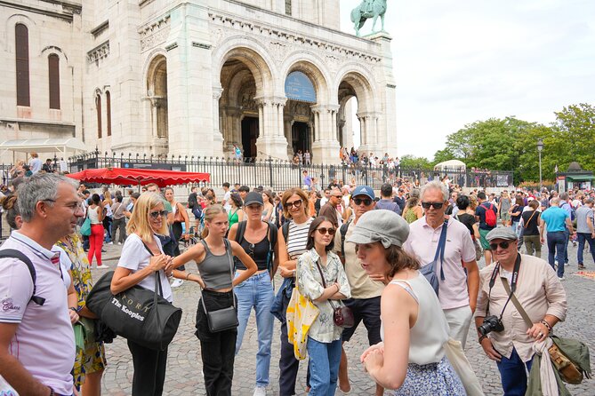 Guided tour of Montmartre in songs with a professional - Rue Lepic, Moulin de la Galette, and Theatre Lepic’s film connection