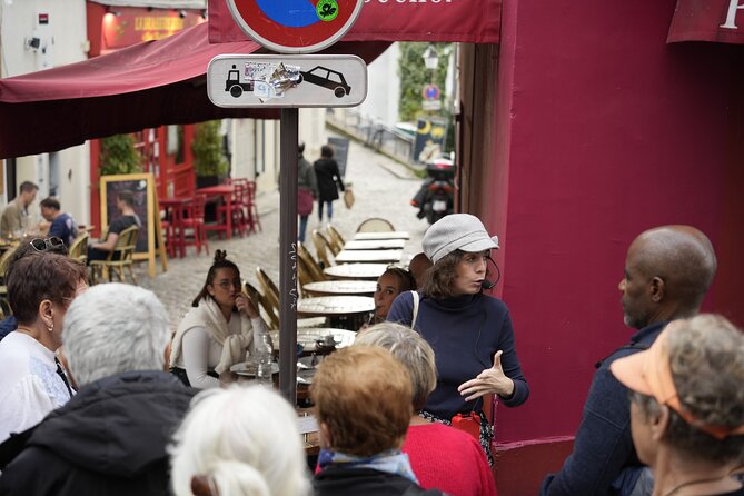 Guided tour of Montmartre in songs with a professional - Old cabarets, vineyards, and the streets where Montmartre sounds different