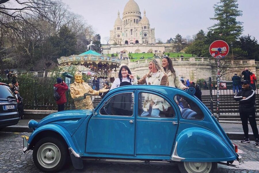 Guided Tour of Paris in Classic Convertible - Eiffel Tower and Arc de Triomphe stops without the stress