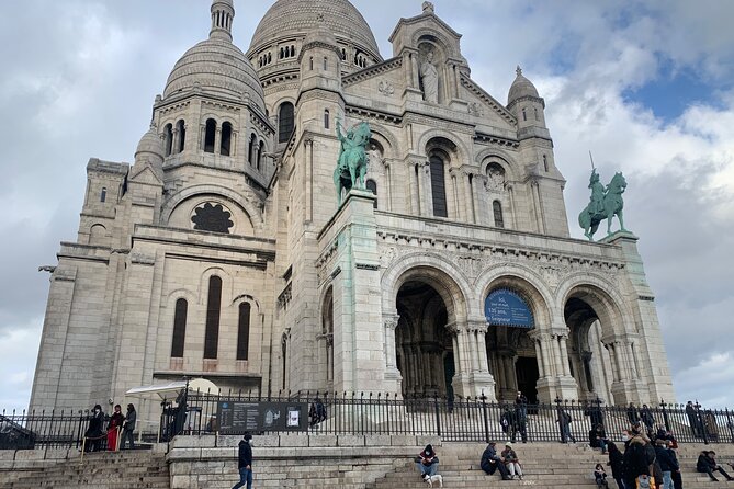Guided Tour of Sacré-Coeur and Montmartre - Weather, services, and crowd reality at Sacré-Coeur