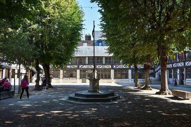 Guided Tour of the Historic Center of Rouen - Stop 2 and 3: Palais de Justice and Gros-Horloge symbolism