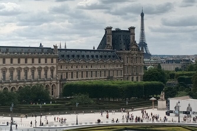 Guided tour of the Louvre Museum with tickets included - Getting in at Le Café Marly and starting with confidence