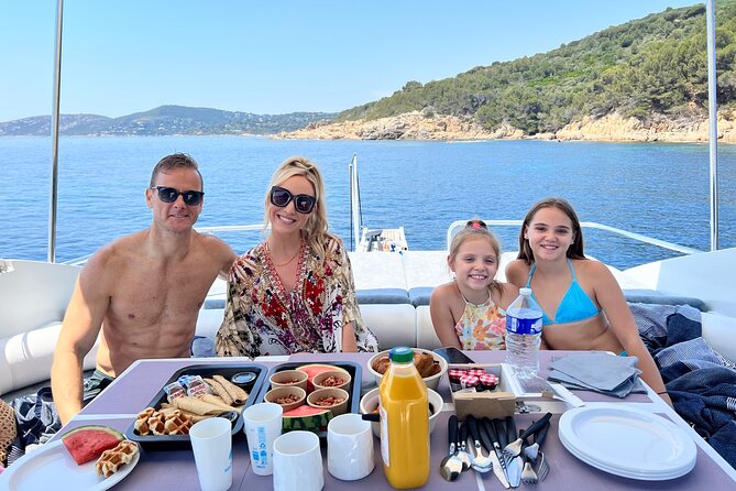 Half Day Private Yacht Charter on our Pershing 40 in Saint Tropez - Parcs de Saint Tropez and Salins beach: the calm stretch between big moments