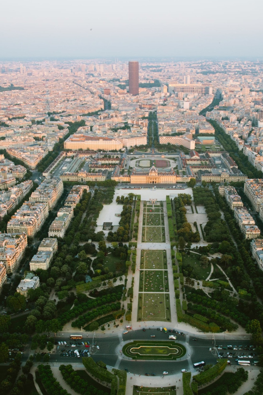 Highlights of Paris Bike Tour in English or Dutch - Price and value: what $51 buys you in Paris