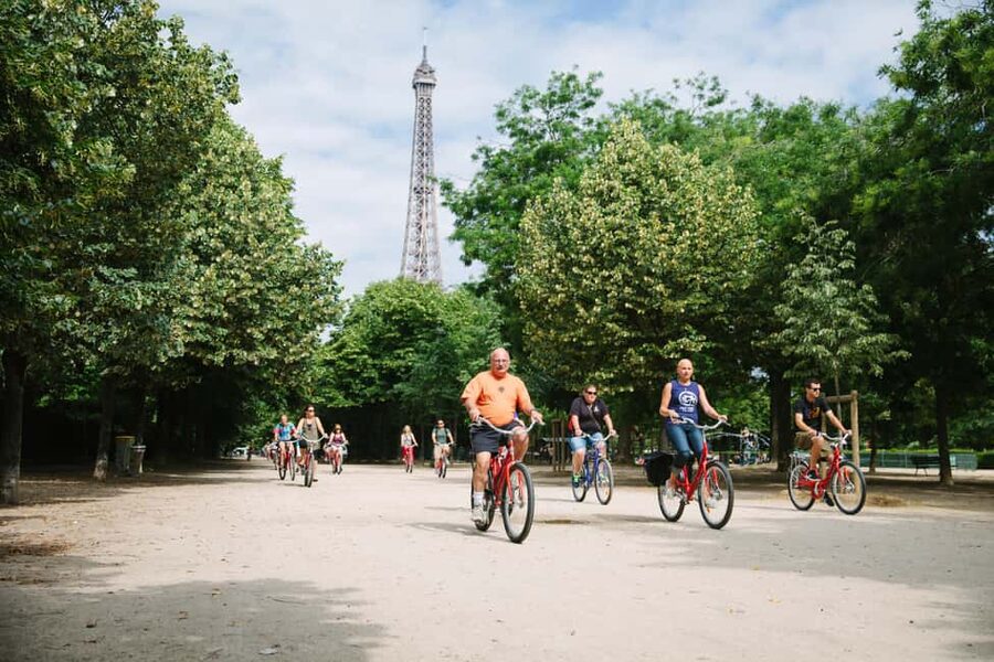 Highlights of Paris Bike Tour in English or Dutch - Starting at Dupleix Metro, then rolling into the Paris rhythm