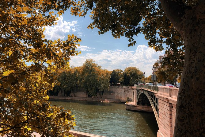 Historical Paris Walking Tour to Vibrant Food Market - Stop 1, the riverside path: building stories with a view
