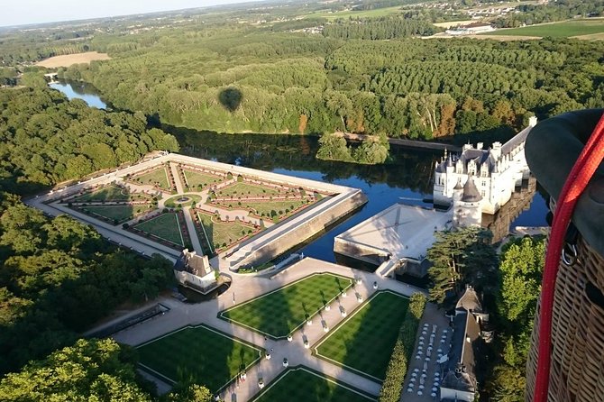 Hot-Air Balloon Ride over the Loire Valley, from Amboise or Chenonceau - Soaring Over Vineyards and Castles During Your 1-Hour Flight