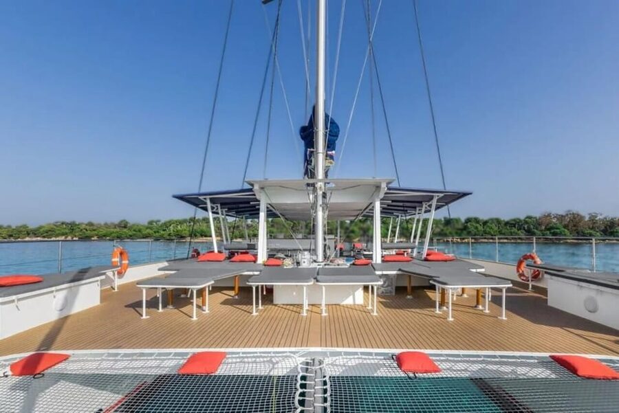 Hyères, Brégançon & Porquerolles : Full-Day cruise with Meal - Lunch Onboard: Buffet Meal, Wines, and the Kind of Convenience You Pay For