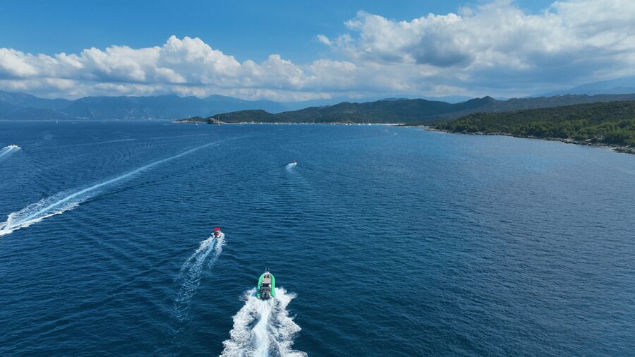 Ile Rousse: desert of the agriates : Saleccia - Ghignu - Finding the boat: the green-boat meeting point