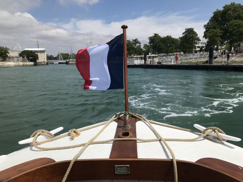 La Rochelle: 1-Hour Boat Tour of the Bay - Captain commentary in French, and how to get the most out of it