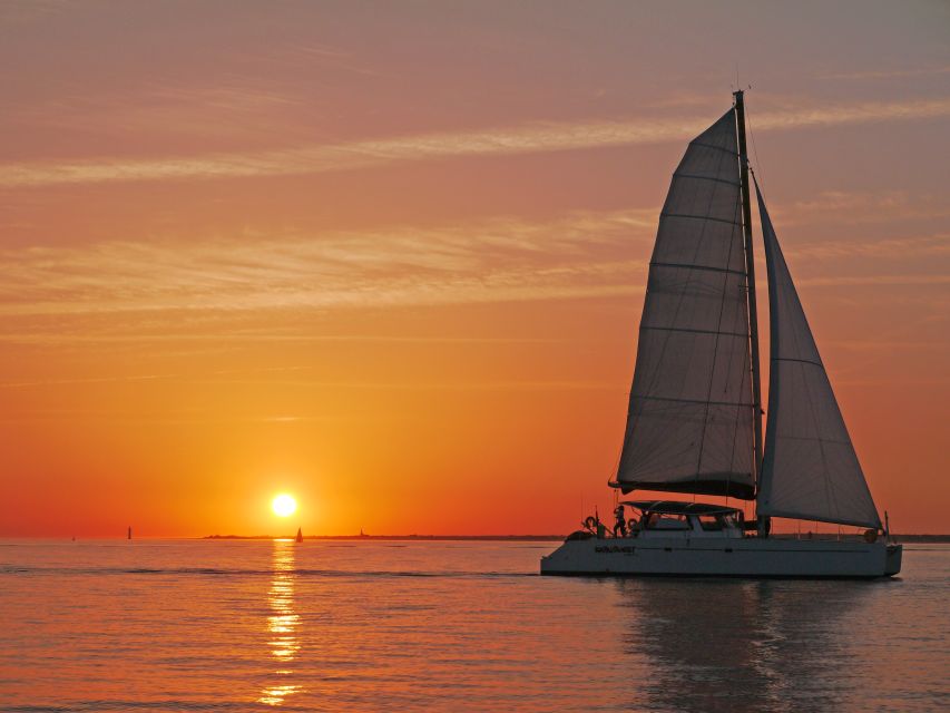 La Rochelle: 2-Hour Sunset Sailing Cruise - Getting to the dock: Avenue Michel Crépeau and the old harbor towers
