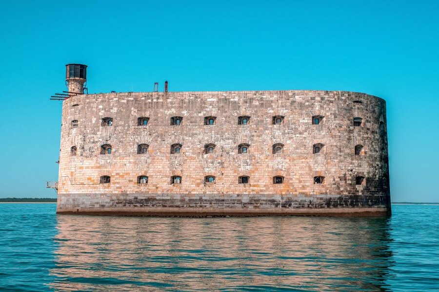 La Rochelle: Boat trip to Fort Boyard (2h00) - Meeting at the ticket office next to the pier
