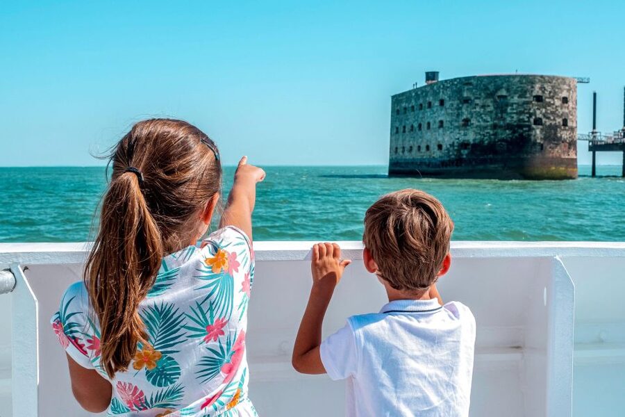 La Rochelle: Boat trip to Fort Boyard (2h00) - The 2-hour ride, heated comfort and a crew that stays helpful