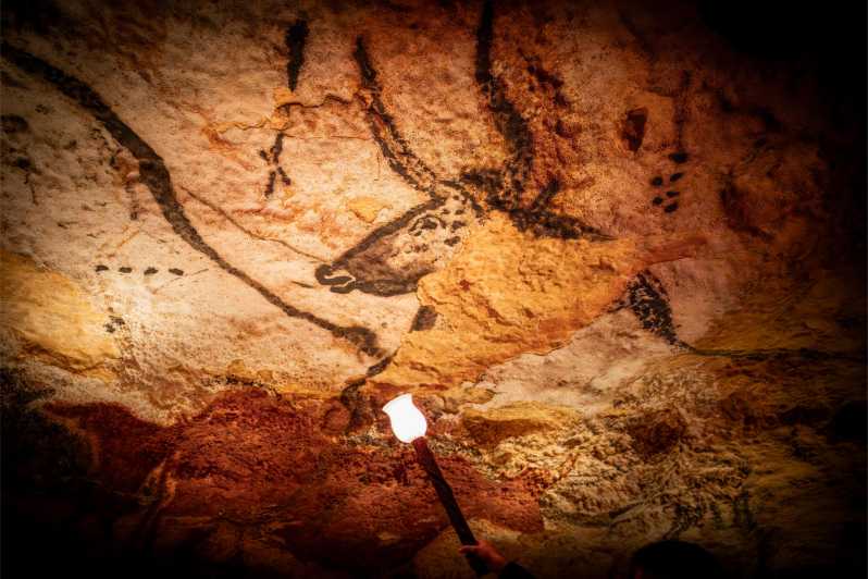 Lascaux IV: Full Replica Cave Experience Ticket - Your self-paced route through the interactive scenographic areas