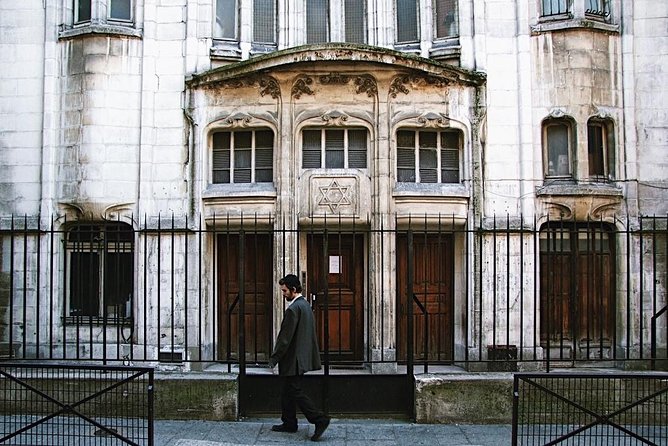 Le Marais District & Jewish Quarter Guided Walking Tour 12ppl Max - Hotel de Sully courtyard: Renaissance meets Baroque attitude