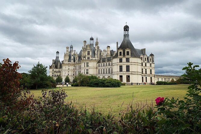 Loire Valley Castles Small-Group Day Trip from Paris - Château de Chambord: why the double-helix rumor still gets people