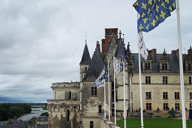 Loire Valley Castles Small-Group Day Trip from Paris - Lunch and wine tasting: the payoff in the middle of the day