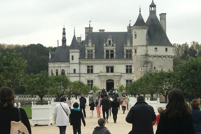 Loire Valley Castles Small-Group Day Trip from Paris - Château de Chenonceau: the castle that seems to float on water