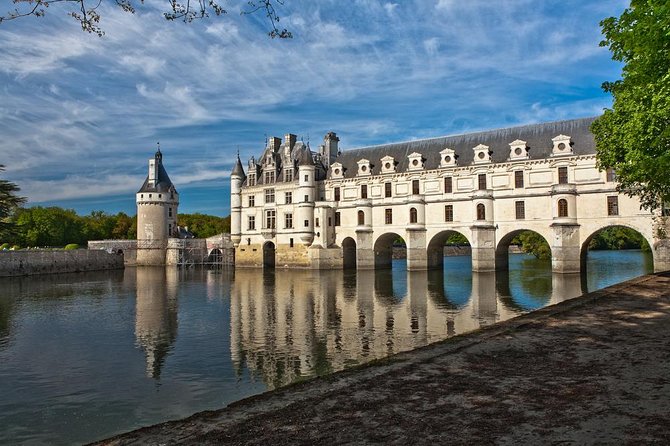 Loire Valley Castles Small-Group Day Trip from Paris - Small-group comfort: max 8 people, shared van time