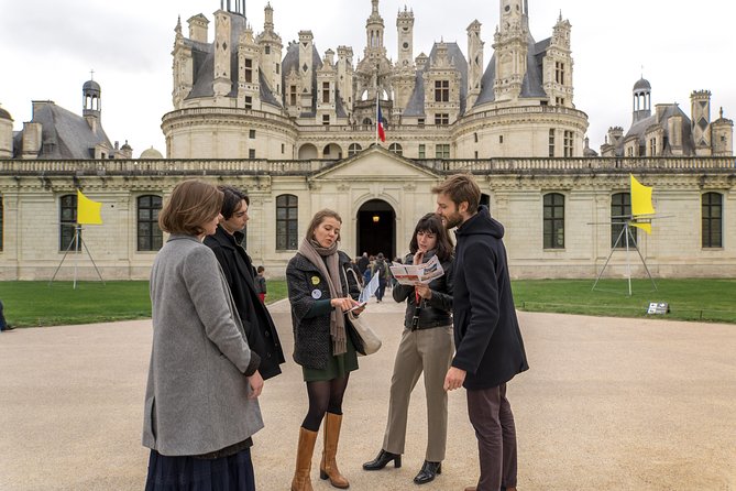 Loire Valley Castles Trip with Chenonceau and Chambord from Paris - Comfort, food, and what to bring for a 12 hour 30 minute day