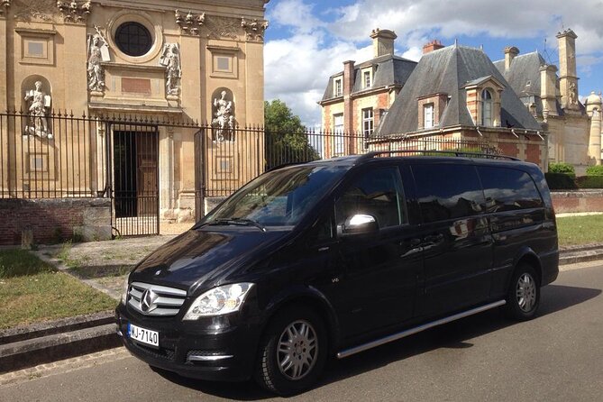 Loire Valley Royal Castles Guided Small group Day Trip from Paris - Leonardo’s grave at Saint Hubert Chapel