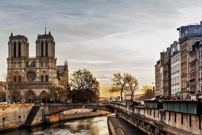 Louvre Evening Escape - Avoid The Crowds! Semi-Private 6ppl Max - From Ile de la Cité to Notre-Dame: your orientation walk in real Paris streets