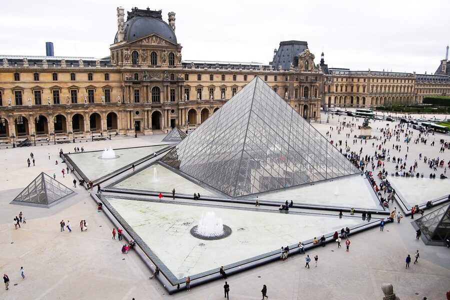 Louvre Guided Treasure Hunt for Families and Kids - Starting at 8 Pl. du Carrousel: your quick win before the museum gets loud