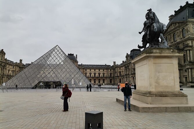Louvre Museum Guided Tour Options with Timed Entry - The combo option: outdoor first, then private inside