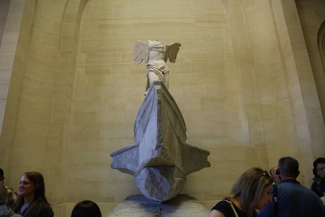 Louvre Museum Masterpieces Guided Tour with Access - Winged Victory and Why the Big Sculptures Need a Guide