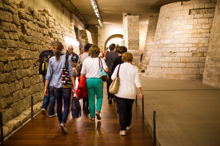 Louvre Museum: Skip-the-Line Guided Tour - Who should book, and who should skip