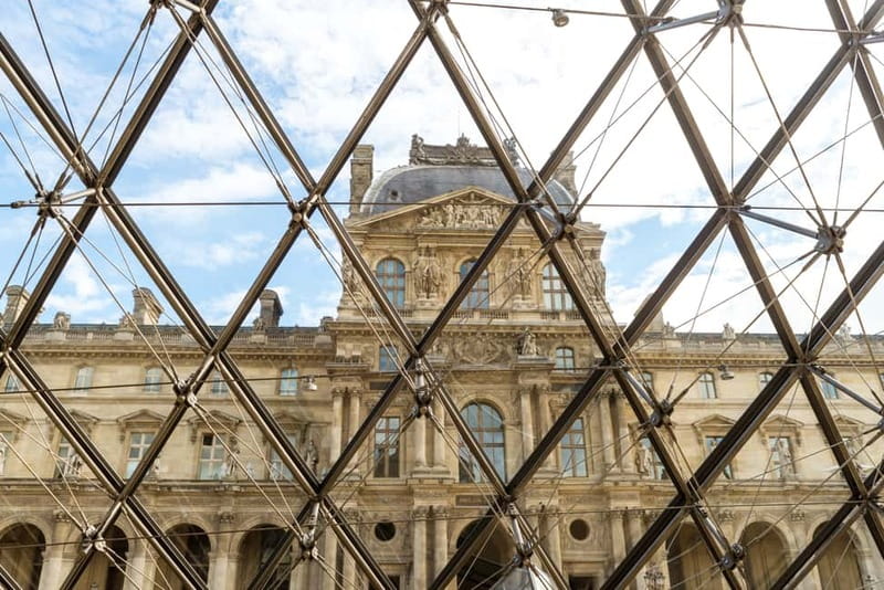 Louvre Museum: Skip-the-Line Small Group Guided Tour - Key things that make this tour worth your time