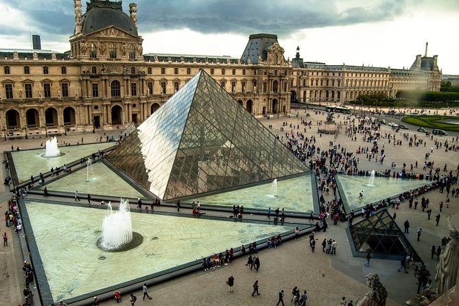 LOUVRE PRIVATE TOUR: Priority Access tickets & Local expert guide - How your guide makes it personal, not generic