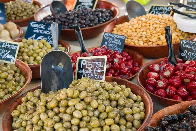 Luberon Market & Villages Day Trip from Aix-en-Provence - Lourmarin: Friday market energy and the picnic mindset