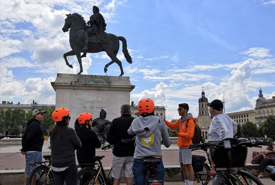Lyon: 2-Hour Electric Bike Tour with a Local Guide - Vieux Lyon to Place Bellecour: the big square moment you feel in your legs