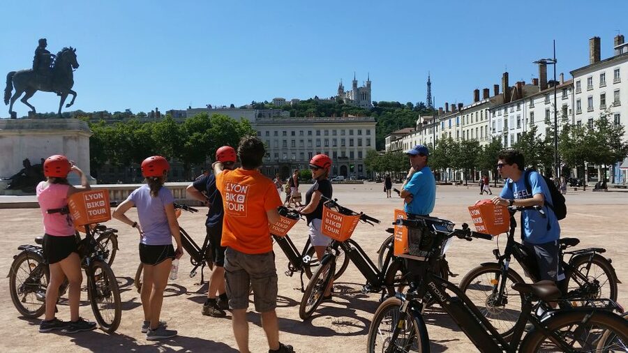 Lyon: 2-Hour Electric Bike Tour with a Local Guide - Place des Terreaux and Fresque des Lyonnais: art and civic life in motion
