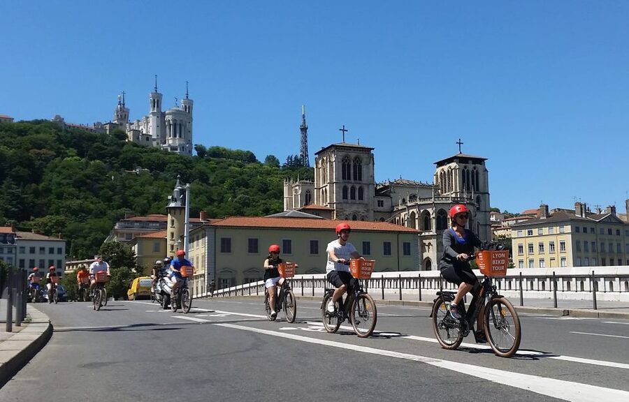 Lyon: 2-Hour Electric Bike Tour with a Local Guide - Meeting near Palais de Justice, then getting ready to ride