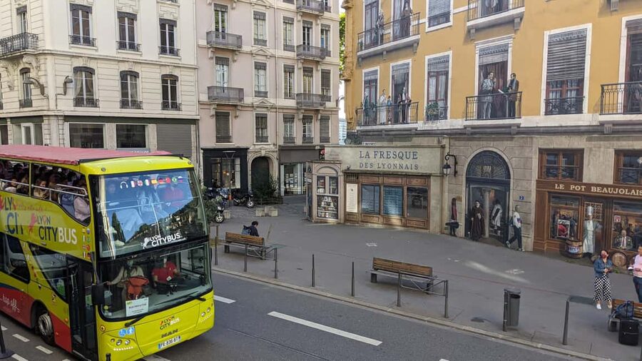 Lyon City Hop-on Hop-off Sightseeing Bus Tour - Meeting at Place Bellecour: the easiest start in Lyon