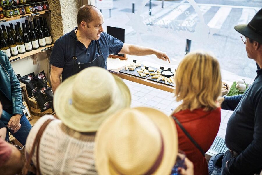 Lyon: Food Walking Tour with a Local Guide - Key highlights worth showing up for