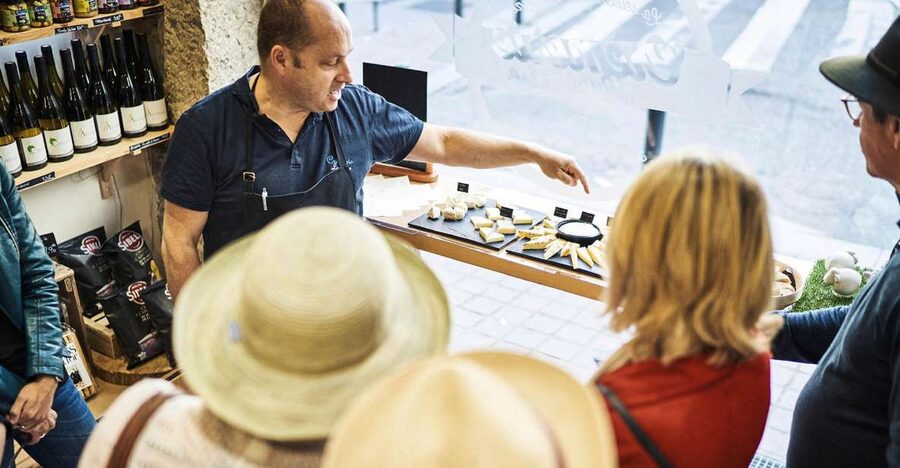 Lyon: Food Walking Tour with a Local Guide - First steps in Vieux Lyon, right by Place du Change