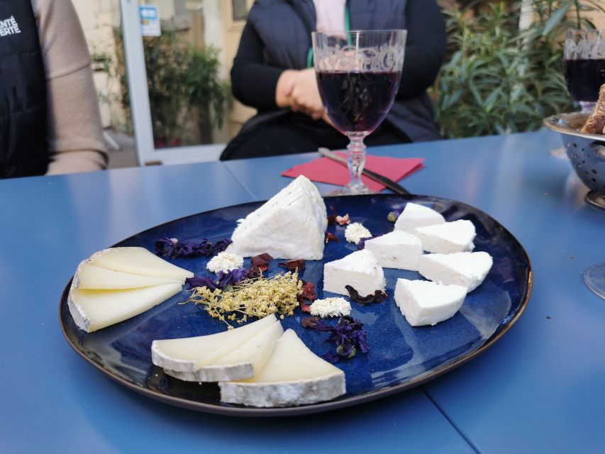 Lyon: Food Walking Tour with a Local Guide - How the traboules change the way you see Lyon